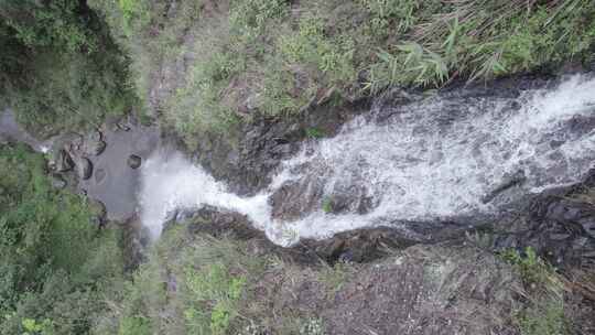 高山瀑布，河流航拍