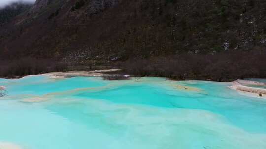 航拍四川九寨沟黄龙景区争艳池映月池迎宾池