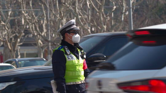 交警指挥交通