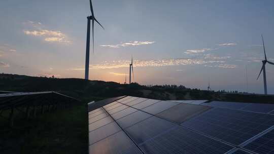 夕阳下风力发电场和太阳能光伏发电站航拍