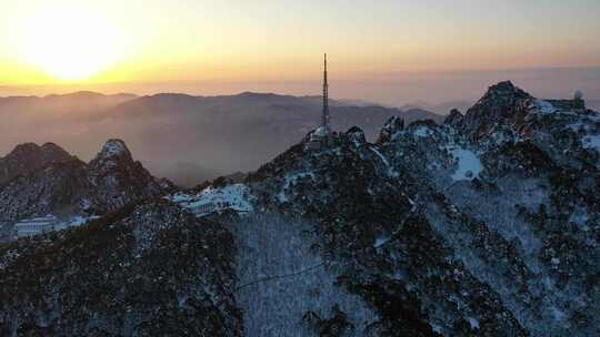 晨曦中的黄山701发射塔