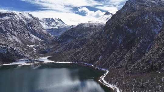 航拍雪后的川西贡嘎山乡雪山海子风光