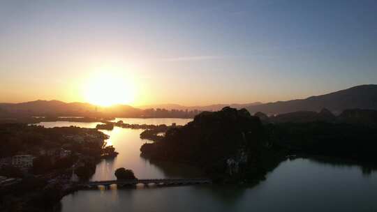 夕阳下的肇庆星湖七星山航拍