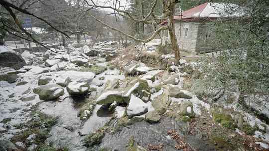 庐山冬天小溪雪后长冲河