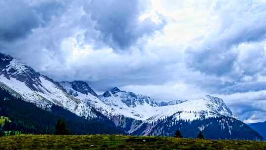 雪山自然风光全景