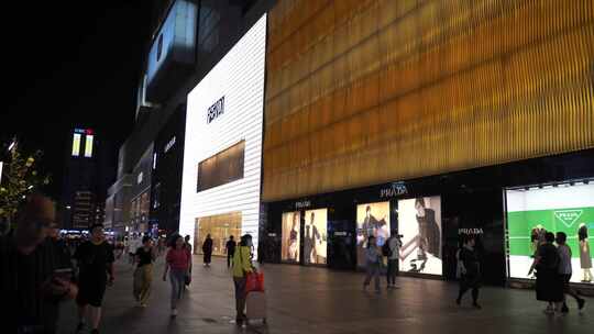 成都太古里春熙路夜晚街景晚上人流街道夜景