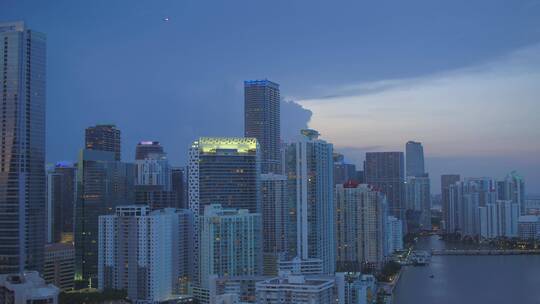 航拍沿海城市景观