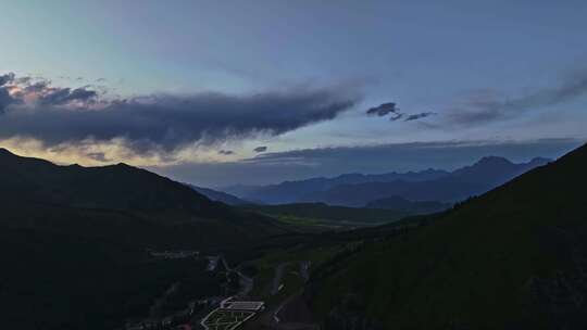 祁连山脉卓尔山牛心山