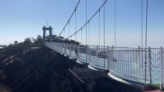 沂蒙山龟蒙景区，蒙山之巅玻璃吊桥