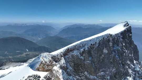 高清航拍云南哈巴雪山