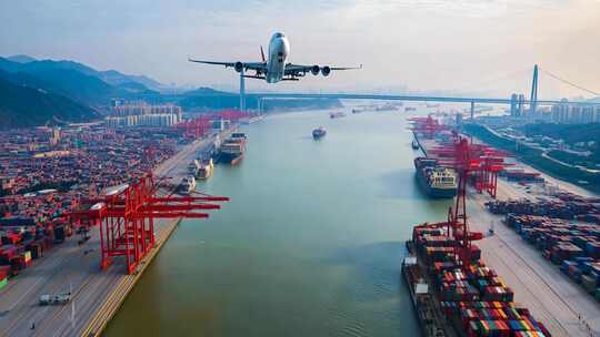 港口上空飞机飞行俯瞰全景