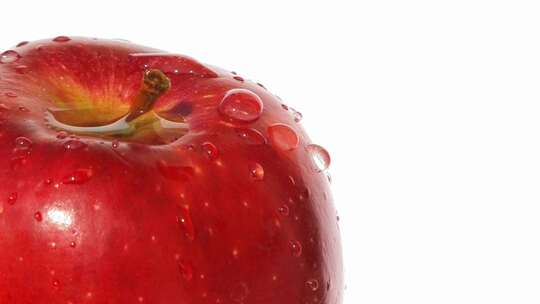 湿漉漉的新鲜红苹果旋转特写