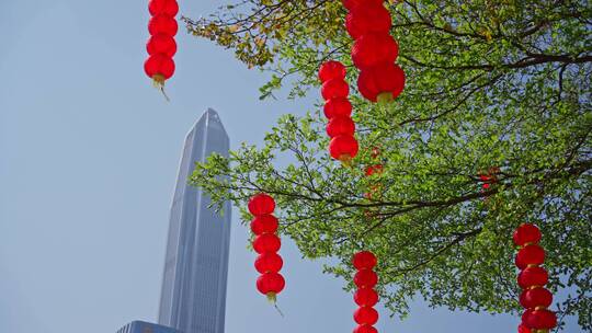 城市新年挂春节红灯笼