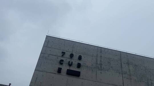 北京798艺术街区，艺术雕塑、涂鸦建筑