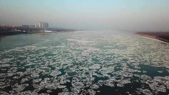 松花江佳木斯流冰景观