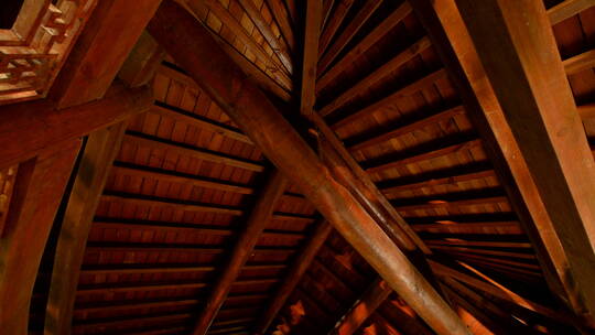 传统古建筑屋顶房梁木结构
