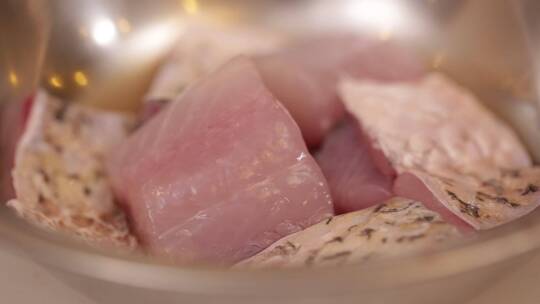 葱姜水腌制鱼肉去腥视频素材模板下载
