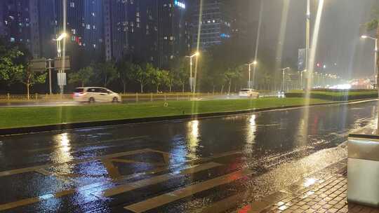 城市暴雨夜景交通实拍