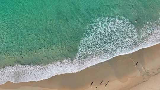 美丽热带海滩沙滩浪花海浪航拍