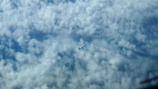 4K飞机从天空飞过-飞机起飞飞机降落航班视频素材模板下载