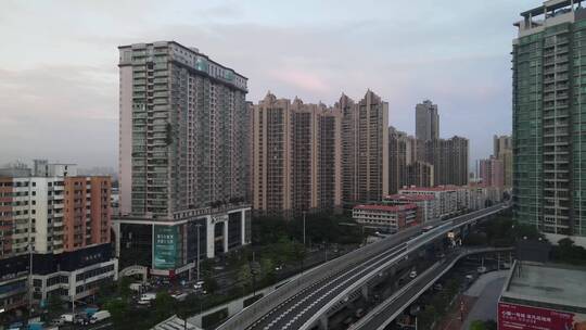 广州城区清晨的城市道路