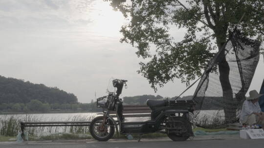 【4K】FX3拍摄湖边摩托空镜视频素材模板下载