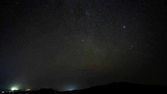 内蒙古火山英仙座流星雨第一天.mov