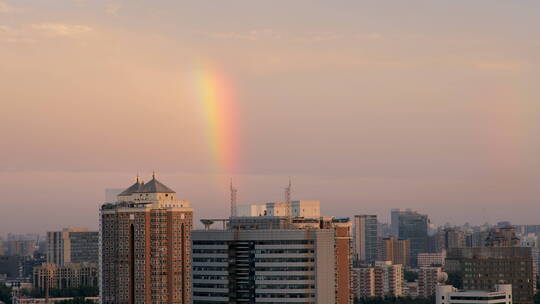 4K 城市上空的彩虹