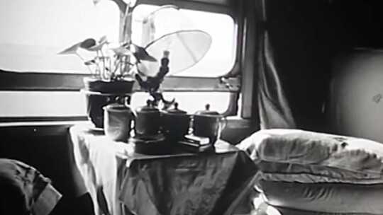 60年代火车卧铺车厢及沿线