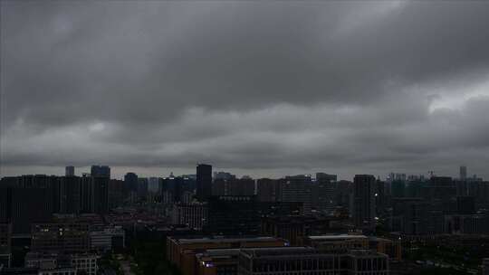 暴风雨来临