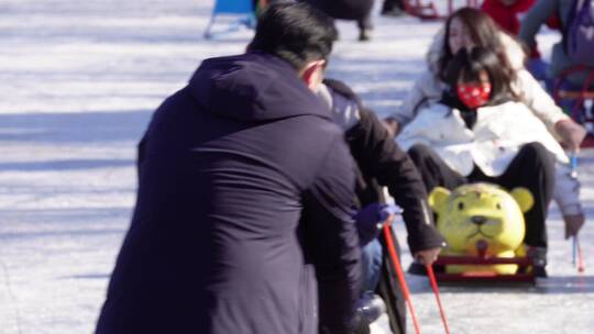 冰车冰刀冰上运动游乐场视频素材模板下载