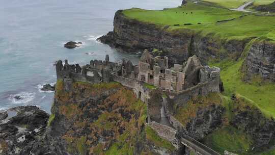 4k废弃的城堡在悬崖海边