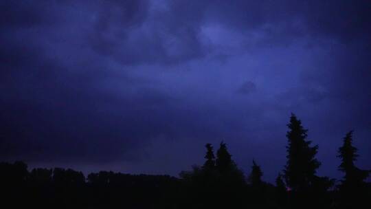 夜晚暴风雨乌云闪电打雷视频素材模板下载