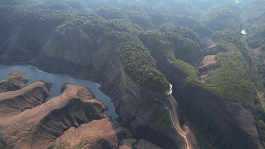 航拍湖南郴州高椅岭景区丹霞地貌峡谷河流