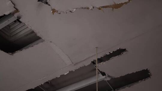 地震损毁坍塌破烂的房屋视频素材模板下载