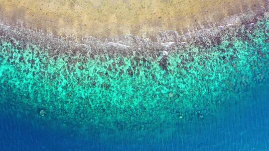 水晶果冻般的海浪沙滩