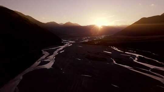 夕阳下的河流和山川视频素材模板下载