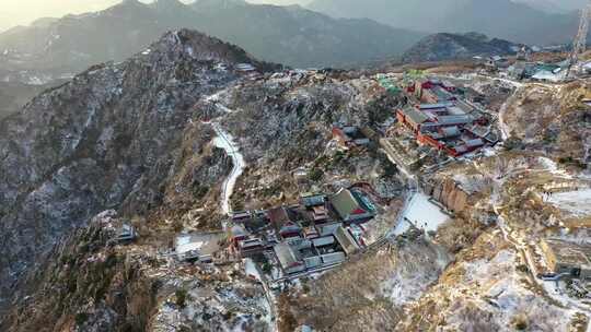 一场春雪后的泰山