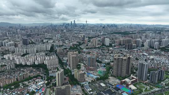 航拍广州城市地标与城中村阴雨天