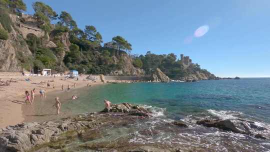 Lloret de Mar，海滩。西班牙地中海。布拉瓦海岸