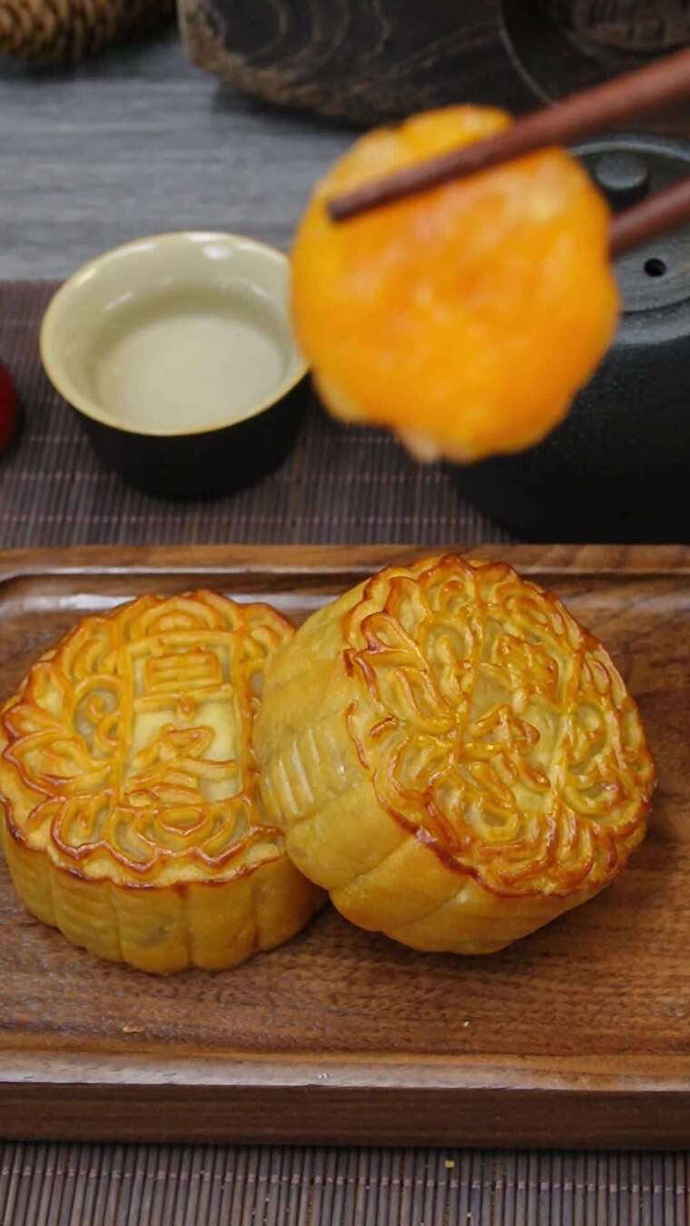 广式月饼蛋黄冬翅月饼