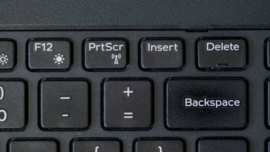 手指按下键盘上的删除按钮视频素材模板下载