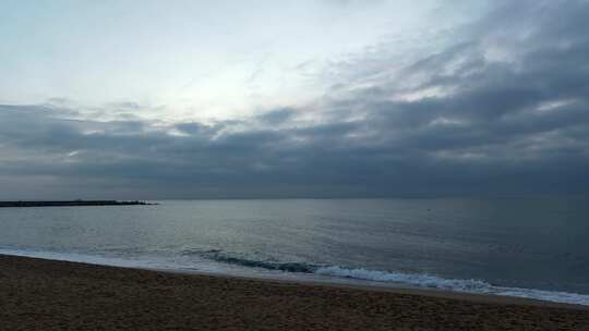 巴塞罗那海边的日出