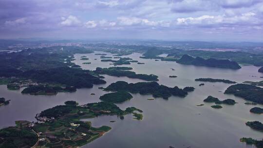 4k航拍贵州安顺红枫湖岛屿 3