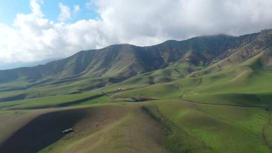 新疆草甸草地草原高山蓝天白云云朵