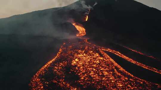 帕卡亚火山，熔岩流，火山爆发，烟雾