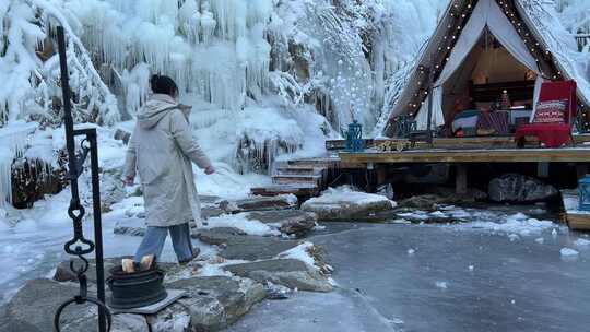 济南南部山区九如山，冰瀑成型冰天雪地