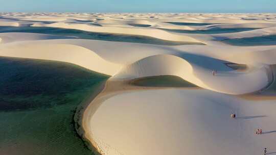 沙漠中的沙丘自然景象视频素材模板下载