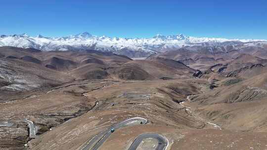 珠峰加乌拉山口的雪山航拍