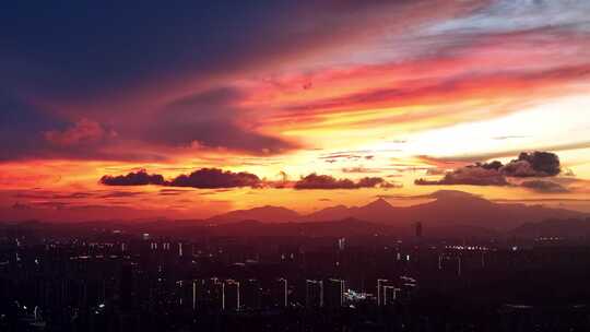 惠州大亚湾城市上空的绚烂晚霞